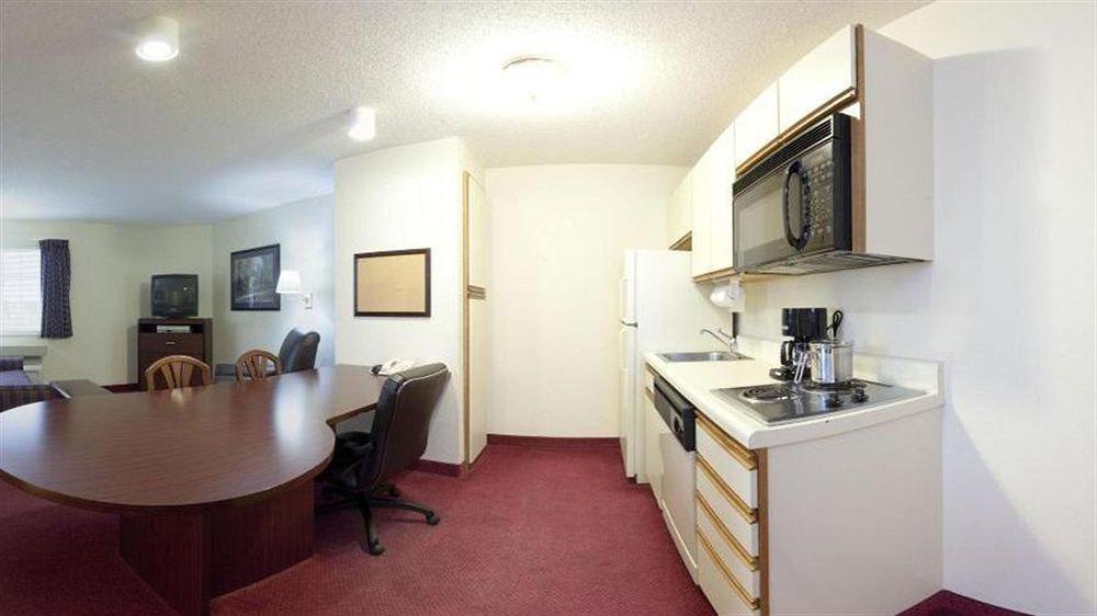 Sonesta Simply Suites Detroit وارين المظهر الخارجي الصورة